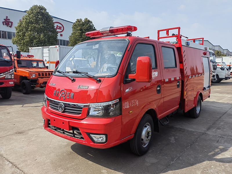 東風(fēng)雙排座藍(lán)牌水罐消防車(chē)