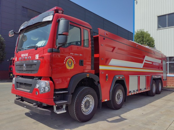重汽豪沃水罐消防車(chē) 24 噸水